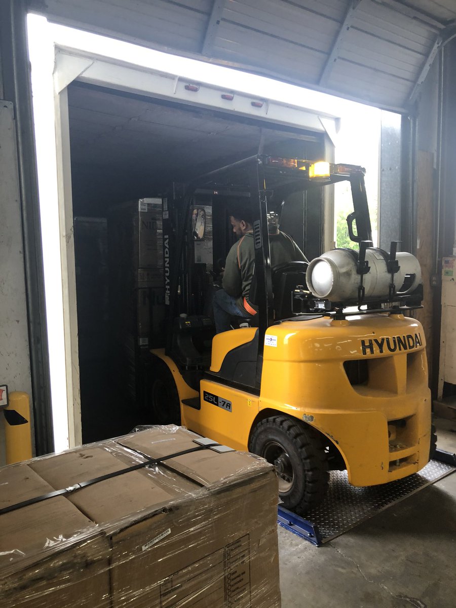 ProO2LLC's tweet photo. Our teams did it again!
We were able to get another truck load - approximately 500 units - to the UK to help fight the Covid-19 pandemic.
#nidekmedical #proo2 #oxygen https://t.co/9IrwYGbwQB