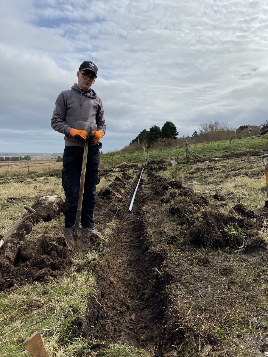 donaldjmac's tweet photo. Gheibh am fardaich air fad a-nis air @GoogleHangouts @GlowScot agus aig an aon àm! Appreciate the efforts of Lewis @WeAreOpenreach team connecting fttp. In-house efforts necessary #Social_Distancing provided good homeschooling experience @cne_siar #coronavirusuk @alasdairallan https://t.co/uVxK5AgC00