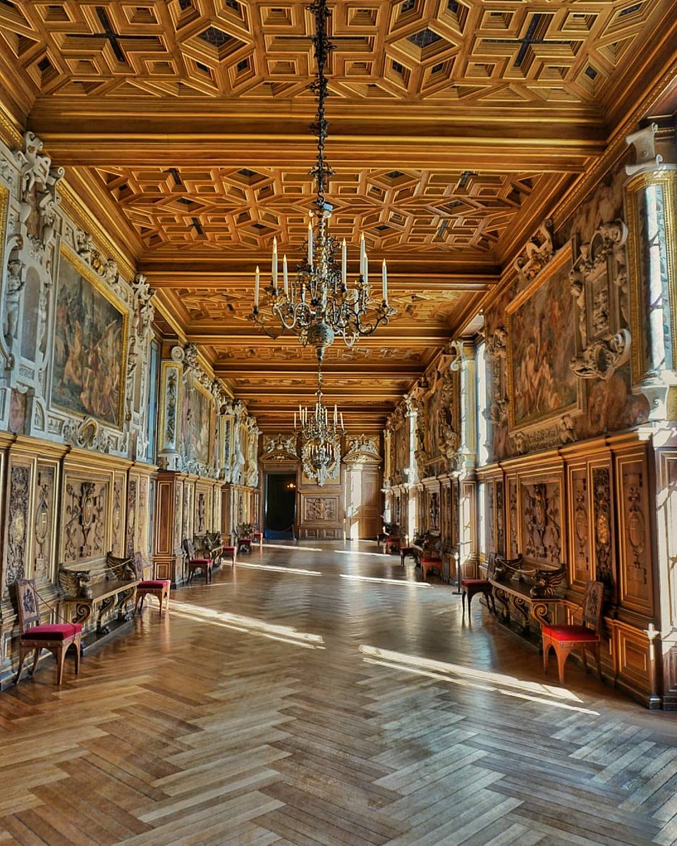Château de Fontainebleau tweet media