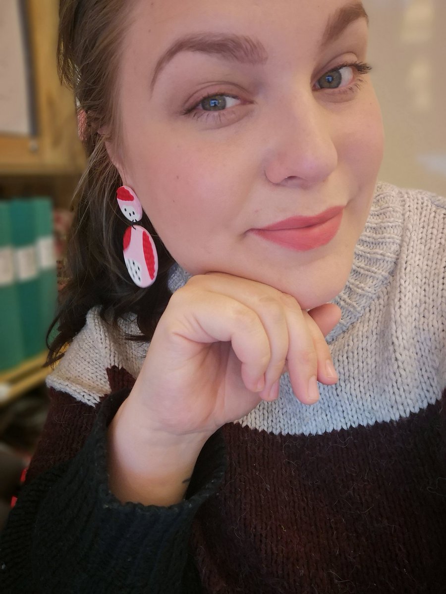 hejellen's tweet photo. Hade valt ett par örhängen idag som matchade min outfit perfekt. Sen la min treåring sig i, och vägrade ge sig, så det blev dessa godingar istället! Bra smak, dotra mi. https://t.co/gxZmT3CY8G