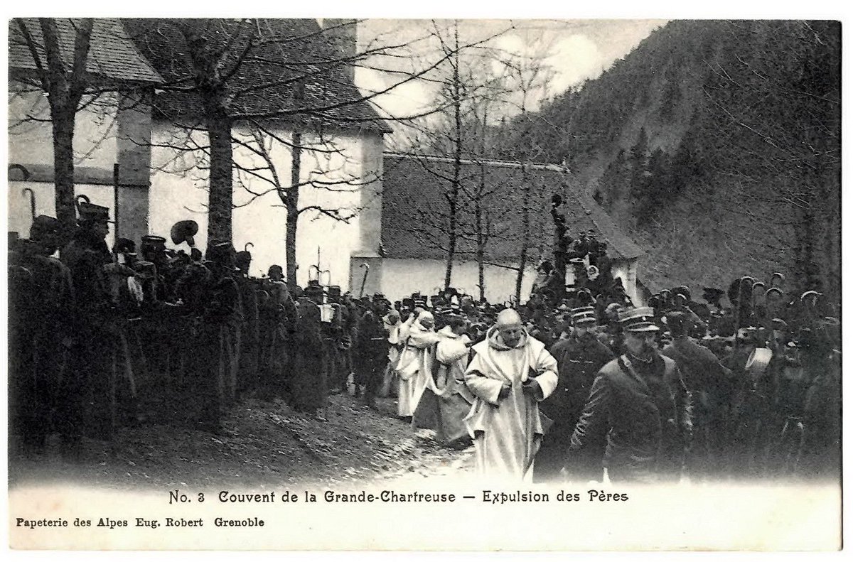 NoTrueScotist's tweet photo. On April 29th, 1903, France’s republican government forcibly removed the Carthusian monks from the Grande Chartreuse, seizing their property and expelling them from the country. https://t.co/9XIJsAbIJ8