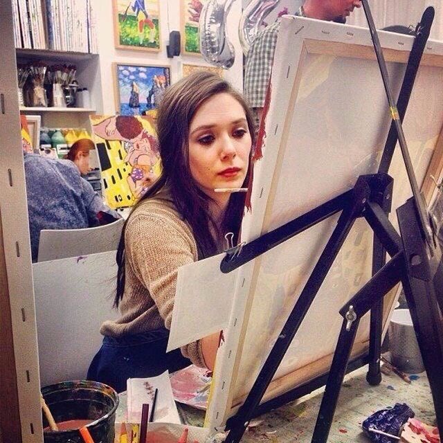 olsenarchives's tweet photo. your camera roll if elizabeth olsen was your girlfriend 🌹

—a thread https://t.co/owr3PxYcMc
