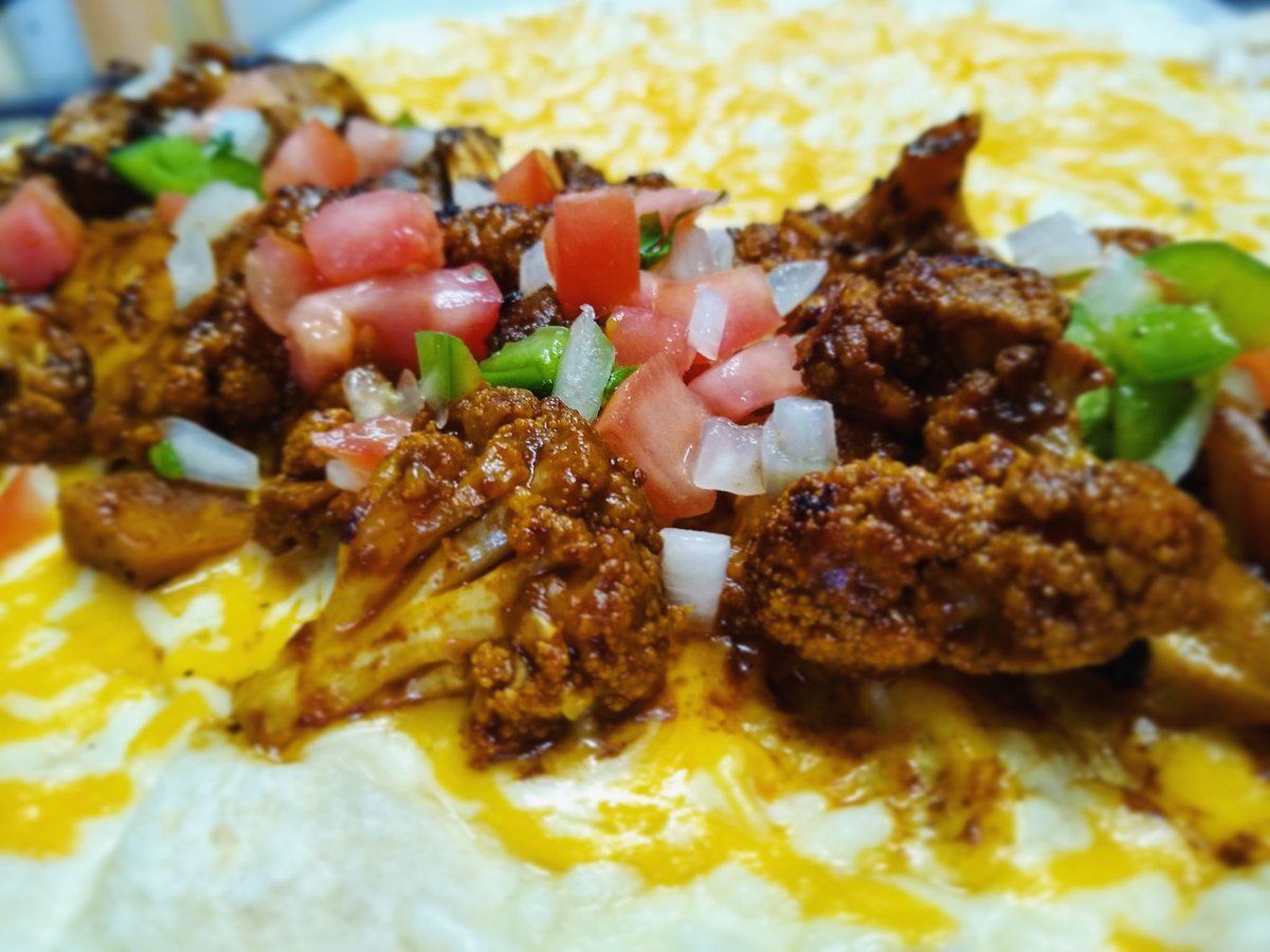 Cauliflower MOLE! Order direct from our site and save 💰 with code STAYSAFENYC 
#cauliflower #mole #burrito #queenseats #nyceats #quarantinekitchen #ridgewood #foodphoto
