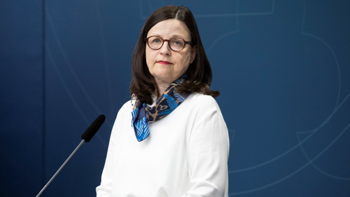 Studentfirande i Sverige har en lång tradition som bärs av elever, deras familjer och skolorna. Men i år kan avslutningen inte bli som den brukar vara. Även om firandet inte ställs in helt och hållet så måste det se väldigt annorlunda ut jämfört med tidigare år. <a href="/Anna_Ekstrom/">Anna Ekström</a>