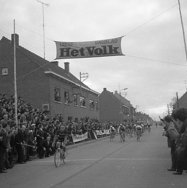 KOERSmuseum's tweet photo. Discover 'the best of KOERS' Museum of Cycle Racing Roeselare digital. Eric Ronsse of pub Sportpaleis in @Gemeente_Zingem tells about local hero Arthur 'El Toro' Decabooter. (in Dutch) #museumathome #koersmuseum #decabooter #eltoro #zingem #groeneleeuw https://t.co/ZkBKqZZhPc https://t.co/gQ15MAgd2g