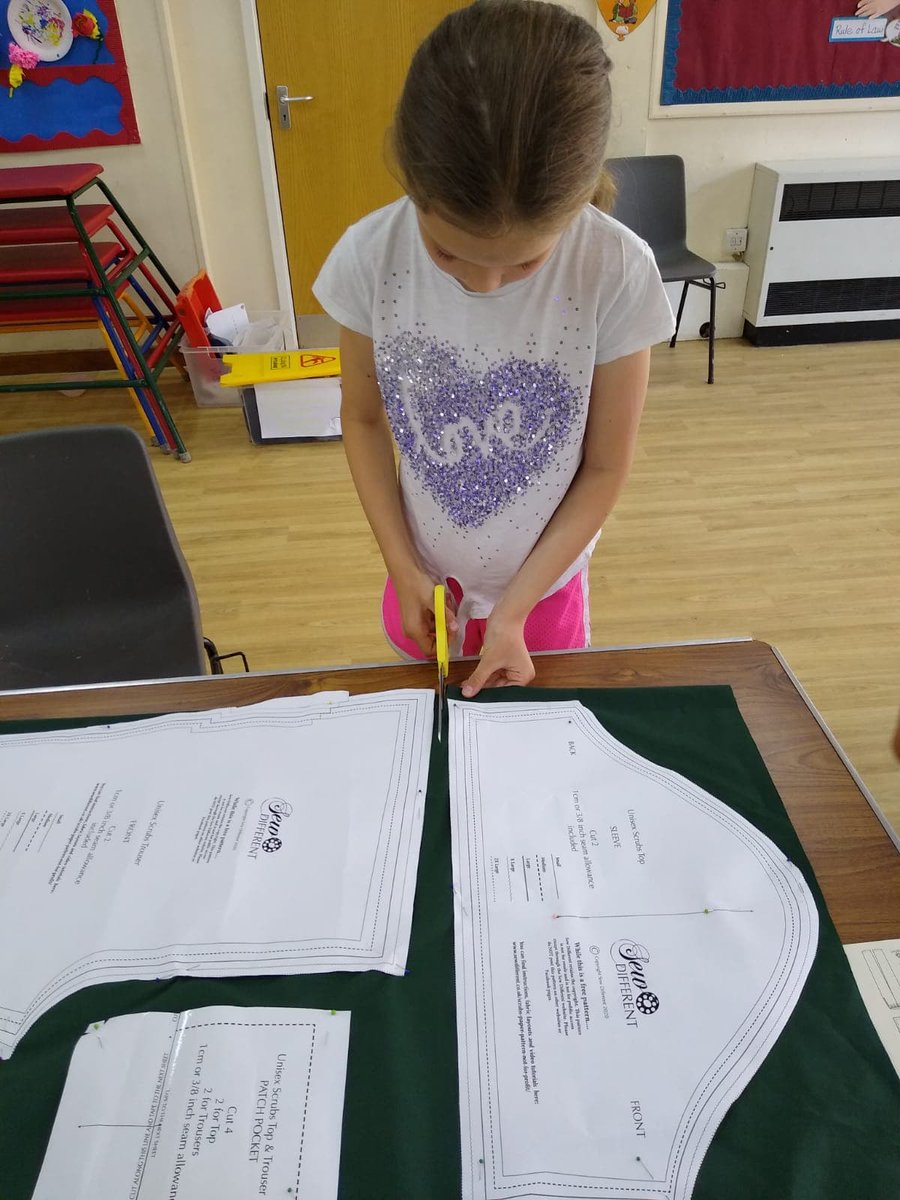 b_ftlos's tweet photo. What do Children of Keyworkers (all NHS) get up to when they attend school ….
When Nicola Thurgood - Senior Learning Support Assistant at 
@wildmoorHeath
 Wildmoor Heath Primary School, is in charge  - They make scrubs of course.
AMAZING WORK 
#NHS #SCRUBS #WILDMOORHEATHSCHOOL https://t.co/433i9O0XPd