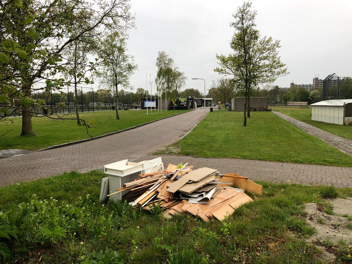 HSnorthernstars's tweet photo. Dump je keuken op het honkbalveld wanneer de vuilstort dicht is gggrrr 🤬... iemand misschien iets gezien?! https://t.co/ks1TCcrsni