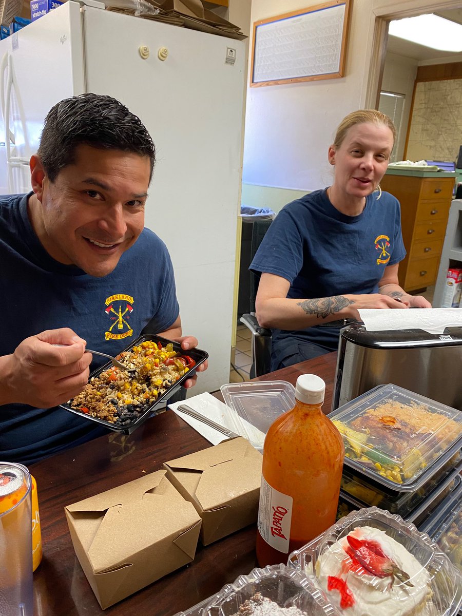 PinxCatering's tweet photo. Pinx Catering had the privilege to deliver our fresh, hot meals to the Oakland Fire department. @oaklandfireca 

We truly appreciate these first responders for all they are doing during this pandemic. THANK YOU!

#pinxcatering #oaklandfire #goodfood #quarantine #feedtheline https://t.co/Xw0Ez9UOEA
