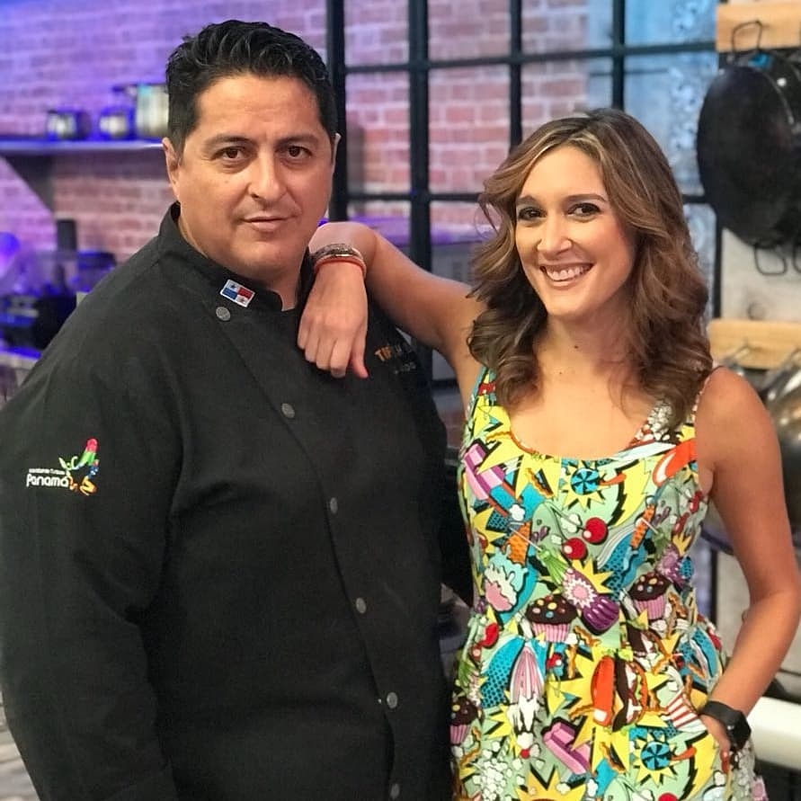 TopChefPa's tweet image. 🥘 HOY regresa #LaJefaYElChef con una sencilla y deliciosa receta al mejor estilo de #TopChefPA .🤩👩‍🍳🤩👨‍🍳 A las 2PM en un live desde la cuenta de Instagram de @MedcomGo 📲 ¡No te lo pierdas! @gaby2018
