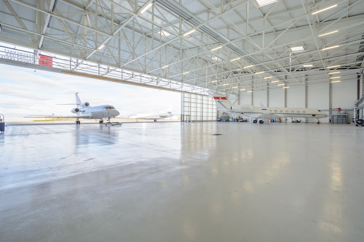 AirServiceBasel's tweet photo. Air Service Basel has a 4500 m2 hangar space and more than 9000 m2 of concrete apron area, which means we're equipped to park aircraft of almost any size. 

Contact us for long-term and short-term parking options: https://t.co/ecCsHxCJp6 https://t.co/rQlFPr6O6o