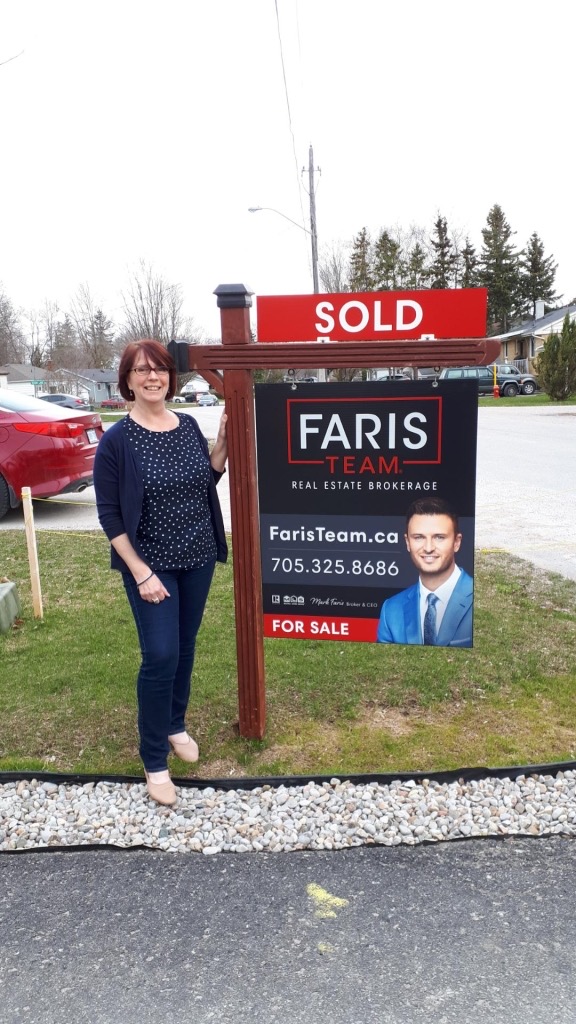 FarisTeam's tweet photo. Congratulations to our client Veronique, represented by Faris Team Realtor® Joel Faris, on the sale of her home!🏡
#SOLD #fulloutforyou #realestate https://t.co/cJZR6WdvuN