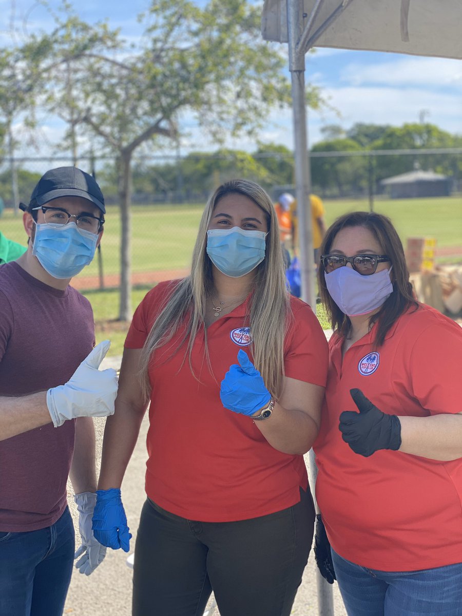 WestEndGOP's tweet photo. Great food distribution event hosted by our local state representatives where we helped feed hundreds of families during these tough times! 
.
.
.
#WEGOP #WestKendall #Miami #Community #SouthFlorida https://t.co/AimPlbGRY6