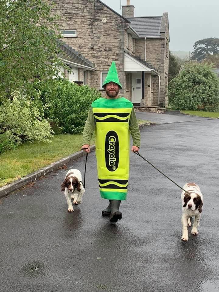 Steve has dressed up everyday for 27 days consecutively to cheer up his neighbours (and us) on his dog walk. He didn’t want to draw attention to himself today Be like Steve 