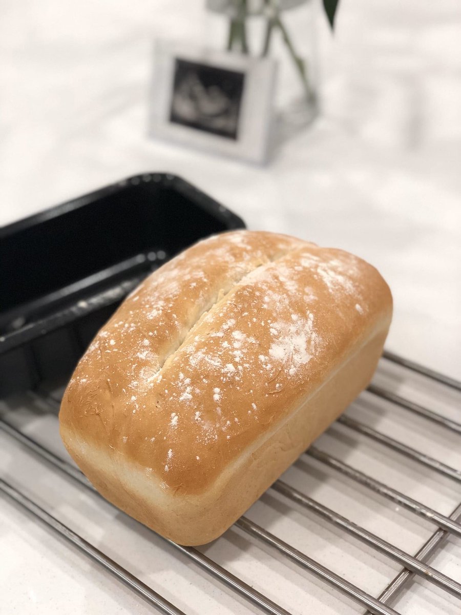 BuildersHalford's tweet photo. Today’s achievement is handmade fresh bread👌🏻💪🏻🍞🥖
What are you doing on this miserable wet day?🌧☔️
#homemade #freshbread #rainydays #kitchenbliss #halfordbuilders #stayingsafe #familybusiness  #thankyouNHS🌈 https://t.co/1wfXf47zTG