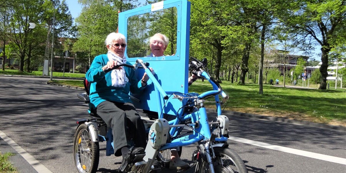 Pedaleo con mapara, mientras descifro muy despacio el plan de #Desescalada de España <a href="/pedalibre/">Pedalibre</a> <a href="/jaimenovo/">🚲 Jaime Novo 🎵</a> <a href="/campo_madrid/">La Casa de Campo de Madrid</a>