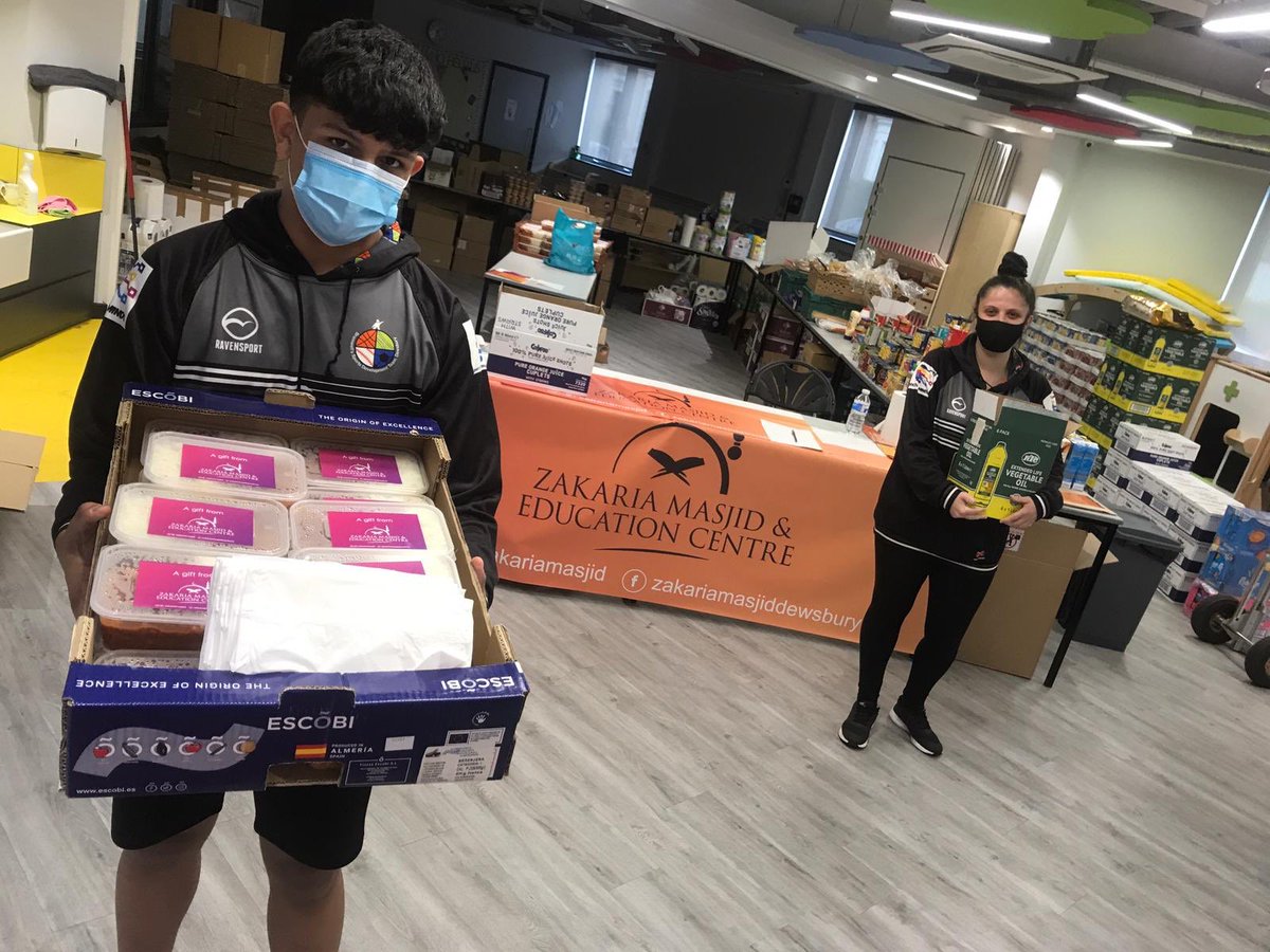 ZakariaMasjid's tweet photo. The #COVIDー19 support service today delivered 160 hot meals. Thank you to all the #volunteers & support #groups on the ground who help us deliver this vital service
@T20_foundation @JackieRamsay13 @TanishaDewsWest @TenMental @OurNeighbourho1
#CommUnity #together #dewsbury https://t.co/9tZMI1ndhG