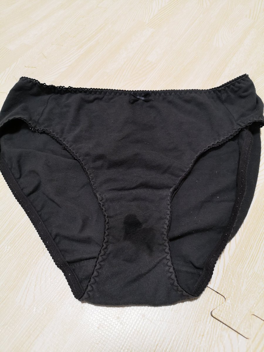 ｙｋｈ 今夜の嫁パン お風呂上がって履き替えた綺麗なおパンツのはずが やっぱり排卵日近いのか 染みて匂いが臭いとの事で履き替え まさかの同じ日に２枚ご馳走になれるとは ありがたや