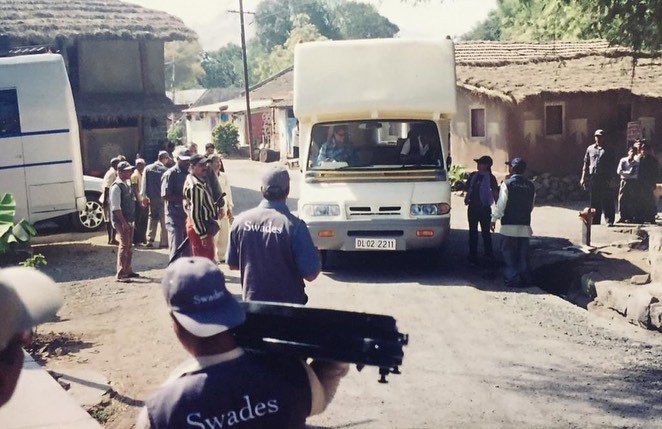 SRKCHENNAIFC's tweet photo. Repost #SunitaGowariker: "Some moments during filming from the sets of #agppl...... today i bring #swades filmed in the year 2003/04......”
#fromthesets #ashutoshgowariker @iamsrk
Via https://t.co/ff36RPz3Ur https://t.co/nUgUa5kt4o