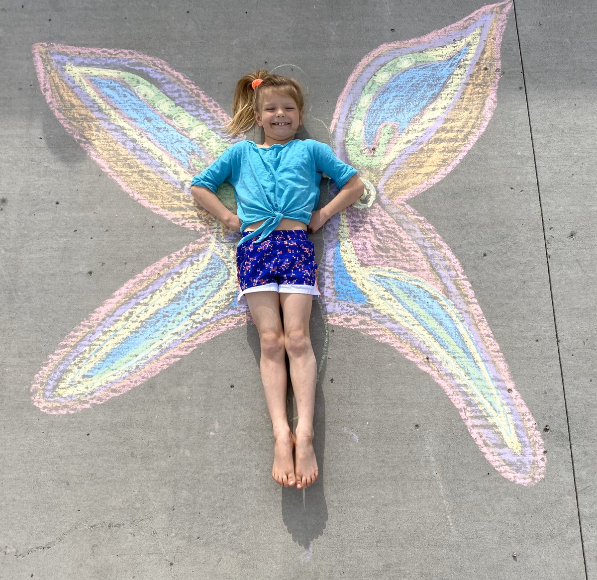 bjloe82's tweet image. Kora’s turn for ‘chalk your walk’! #TrailBlazeOn