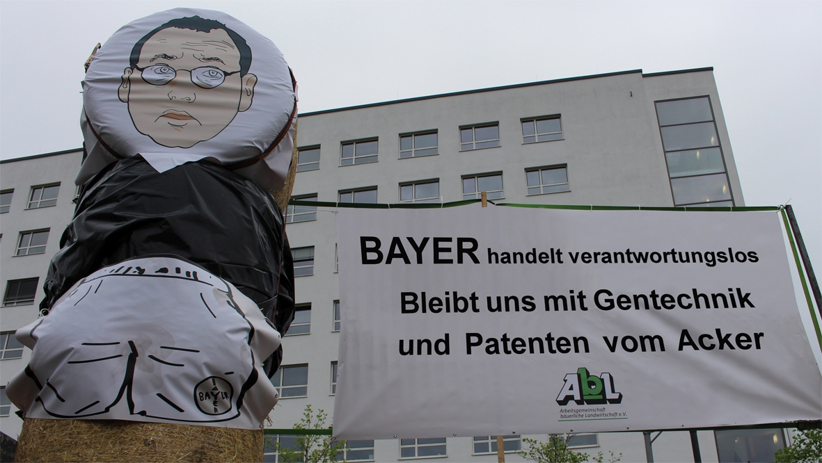 AbL_eV (@abl_ev) on Twitter photo AbL: Bayer handelt verantwortungslos gegenüber Bauern
Bayer muss Gentechnik-Produkte vom Markt nehmen
#neueGentechnik #Bayer #Blockbayer #Konzernmacht #BayerHVOnlineDemo #B20Virtual #stopBayerMonsanto 
tinyurl.com/yackvuk2 AbL: Bayer handelt verantwortungslos gegenüber Bauern
Bayer muss Gentechnik-Produkte vom Markt nehmen
#neueGentechnik #Bayer #Blockbayer #Konzernmacht #BayerHVOnlineDemo #B20Virtual #stopBayerMonsanto 
tinyurl.com/yackvuk2
