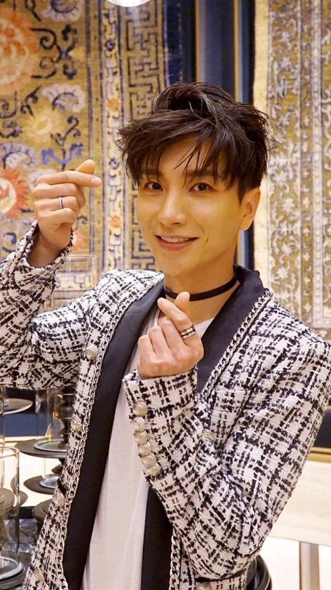 Vicky45360576's tweet photo. @Hinata_park Te amo Leeteuk eres el mejor!! Muchos besos y abrazos para ti💙💙 https://t.co/njkAtbBxqT