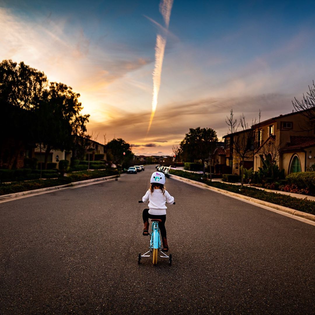 We may be riding solo, but never alone.  Gorgeous shot by the talents of 📷: @rosymadephotography 🌅 🚲