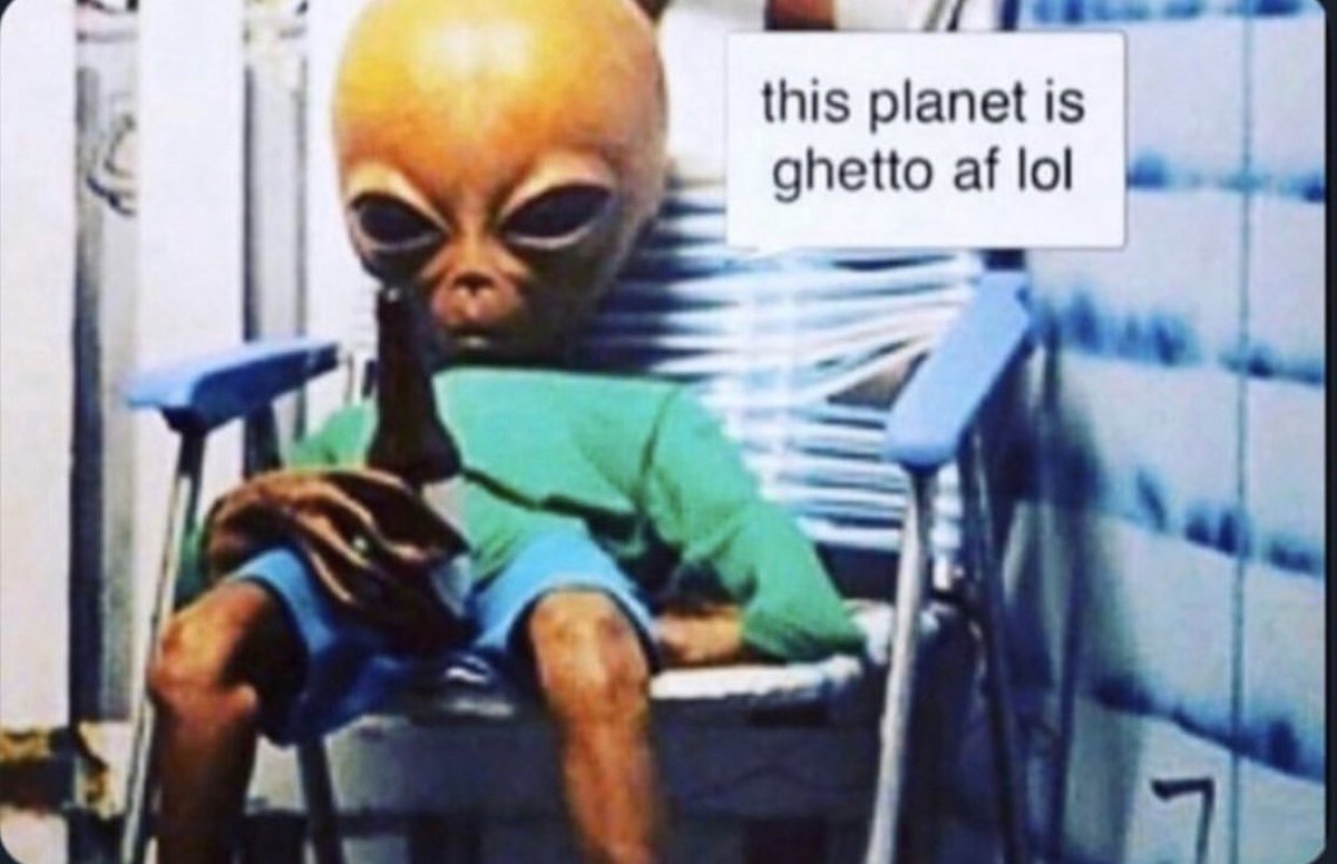 chanelgunnn's tweet photo. Im trynna hop on one of them UFOs I hate it here 
#aliensarereal https://t.co/MkY0VXjXaL
