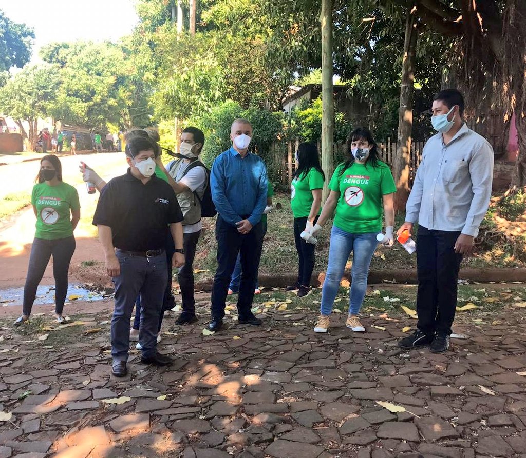 OscarAlarcon_'s tweet photo. Junto a nuestro vicegobernador @Arce_Carlos_  y el intendente @LaloStelatto participamos de un operativo de prevención de dengue en el barrio San Gerardo de Posadas. @gobmisiones @herrerayflia @600David https://t.co/eGt0aMqdjW