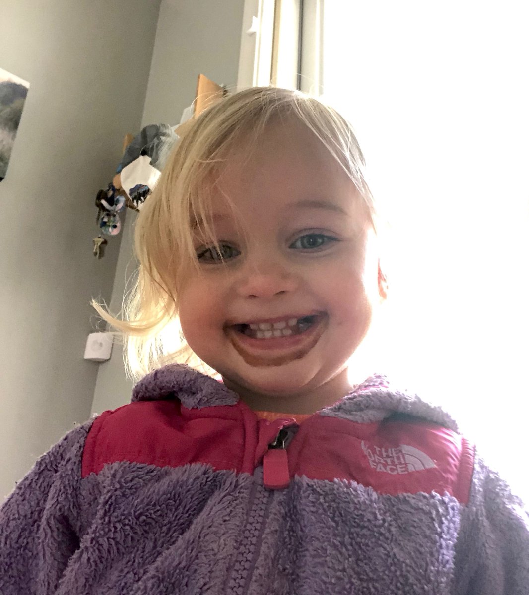 jrfamilydentist's tweet photo. Ella has been finding the joy in food lately! ๐ She was especially excited about her snack! Can you guess what she had? ๐๐ซ #JRFD #FindTheJoy #ItsTheLittleThings #LookAtTheBrightSide #Blessed #Thankful #Grateful #HealthOverWealth #SnackTime #Chocolate https://t.co/62gTKtBdWH