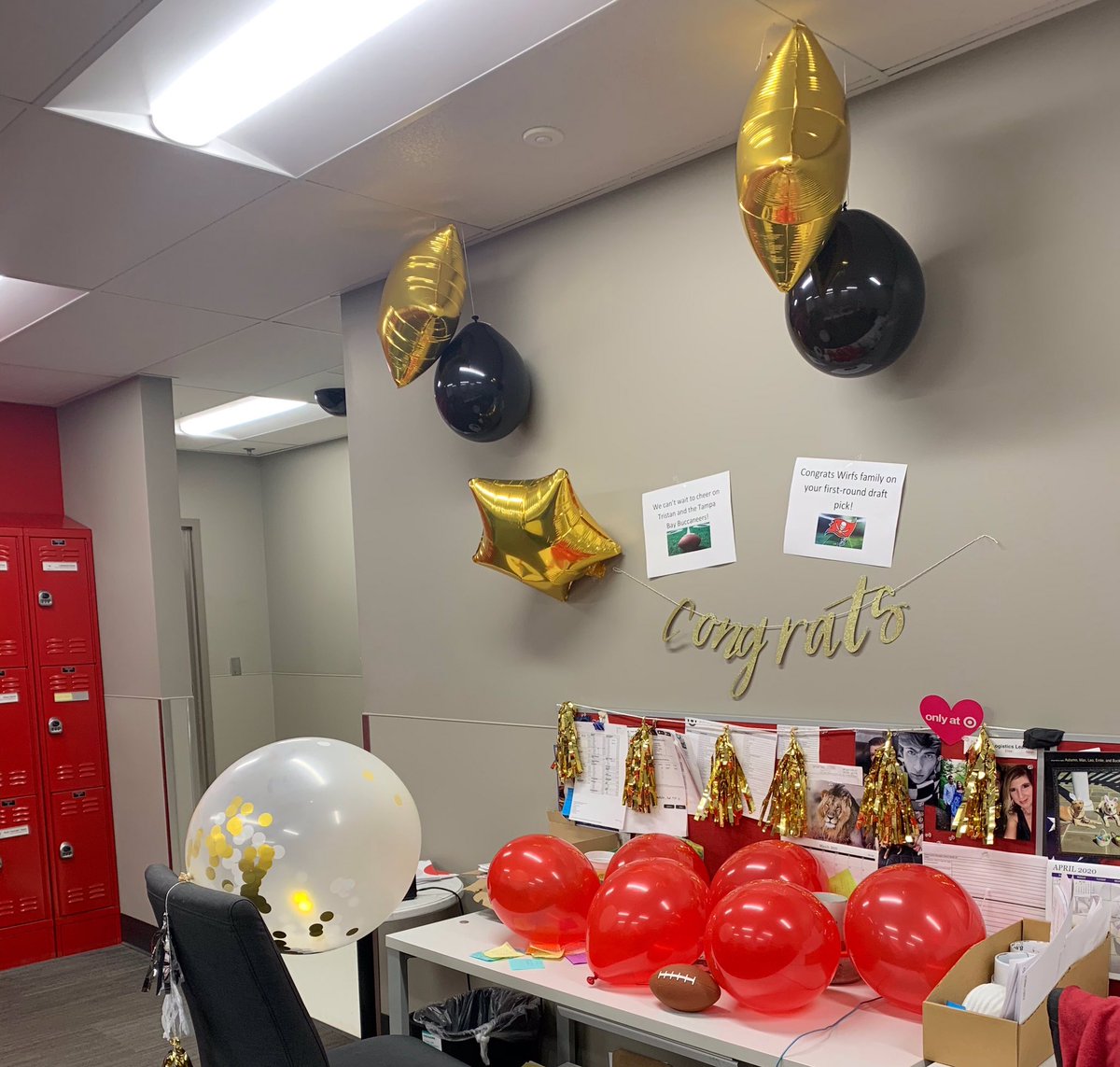 kurtgriebel's tweet image. Welcome back home @stkwirfs You are our 1st RD pick! Congrats again @TristanWirfs74 enjoy the cake 🎂 &amp;amp; #GoBucs @stevecrawford22 @mschindele @Alicia_Michel21 @Le_Hulett @marcinkrawat @TargetTess @brittrader_TGT @PaigeWatson_TGT #NFL @Target @lynchds1 @JaMayaAustin_