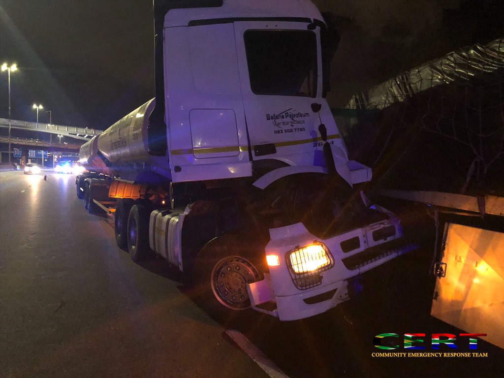 CERT attended to a collision between two trucks, on the N1 noth just before Rigel rd offramp. #Netcare911 #Emergmed #ER24 #TMPD #NTP #tshwaneEMS