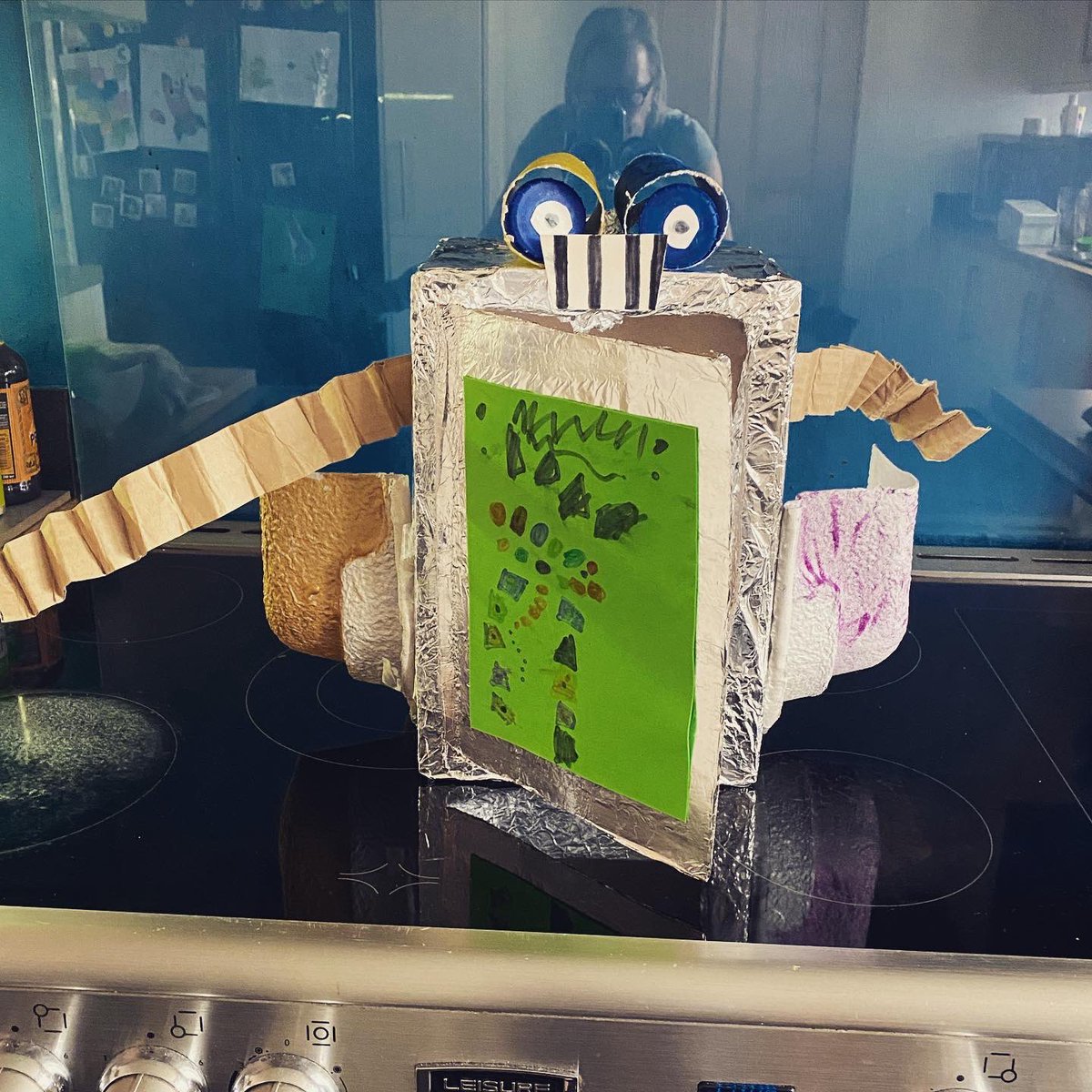 rachelhowells82's tweet photo. Crefftau diwrnod glawog yma heddiw #cadwchynddiogel Rainy day crafts here today #stayingsafe @llangynnwr #dosbarthnon @CylchLlangyndey @MudiadMeithrin https://t.co/DP0ScAnzzh