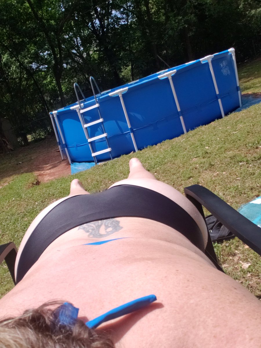 SEBootblack2015's tweet photo. Backyard Oasis and 🍑 https://t.co/p0gKnco9GL