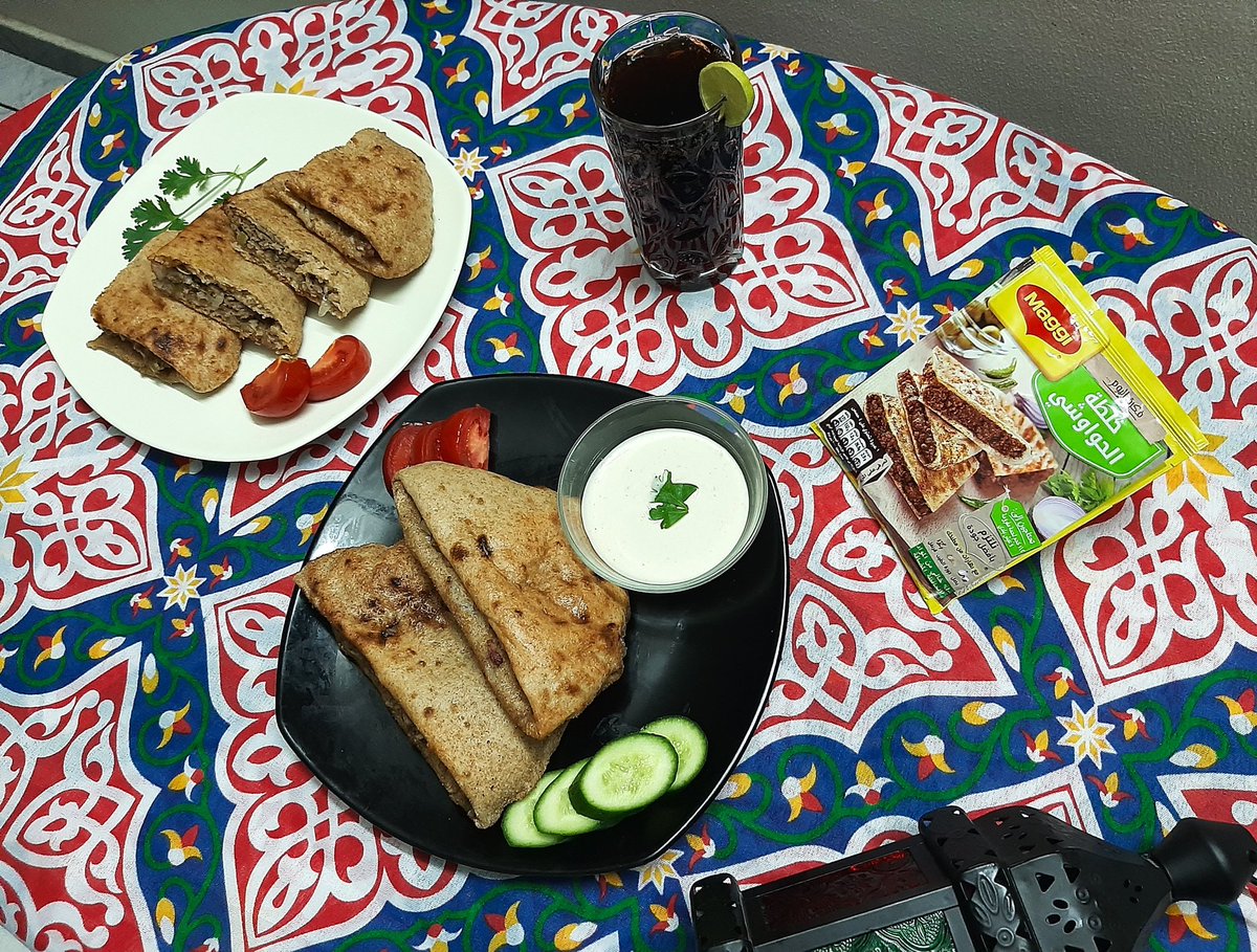 nasomazzz's tweet photo. حواوشي ب بهارات ماجي 😋♥️
Recipe : https://t.co/hqm8W1DDZF
#رمضان_كريم 🌙♥️
#cheflife #easyrecipes #meat #delicious #وصفات_نسمه #وصفات_سريعه #وصفات #وصفات_رمضان #YummyHeights #food ##foodbloggers #quarantinecookingchallenge
#egmaggi
@MAGGIArabia https://t.co/hdspZZrqaF