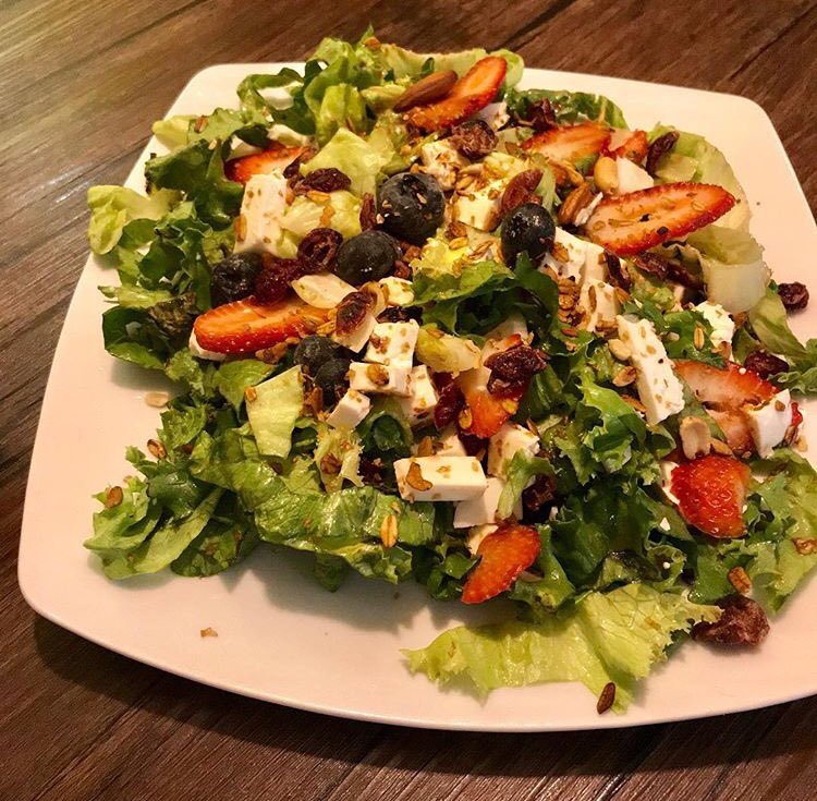 TeGourmetCoffee's tweet photo. Mantente sano y en casa. Hoy tenemos 15% de descuento en todas las ensaladas, pide la tuya! Estamos en el (55) 7589-0643, en #Aplicaciones #BuenMartes #CafedeEspecialidad #ConsumeLocal #QuedateEnCasa @romasur2020 @RestauranteCafe @LaRomaMex @CondesRomaUnido https://t.co/b2D7PpQ1bL