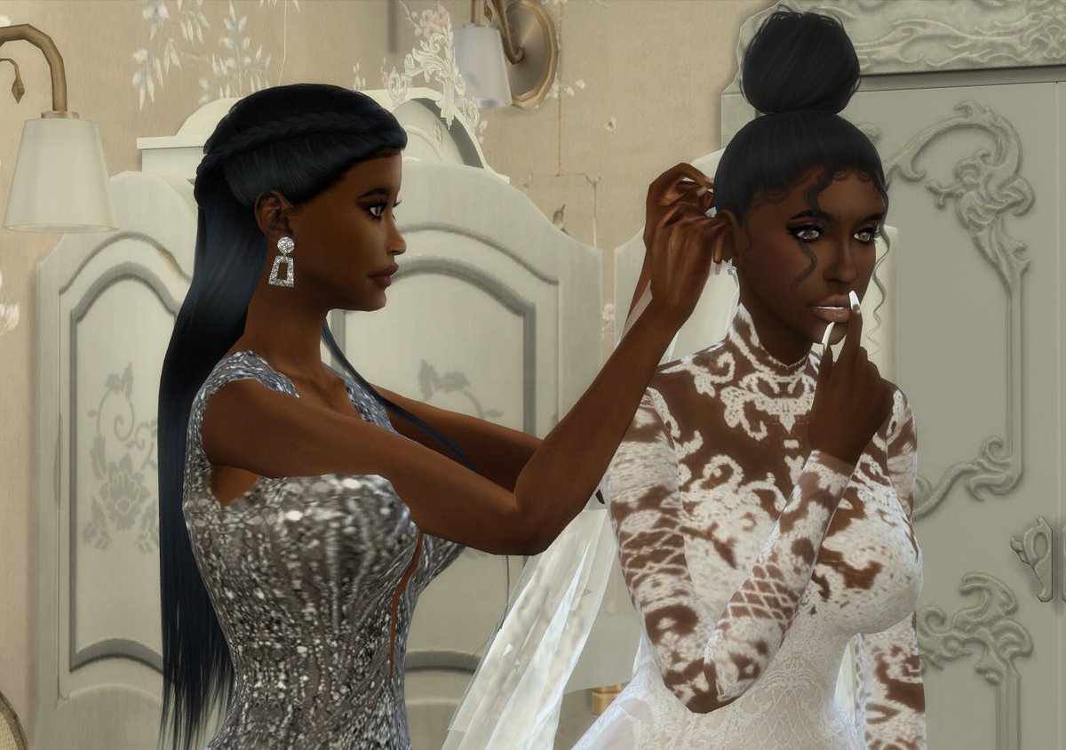 Havilah’s mom (Tamera) and her sister (Phoenix) helping her get ready for the big day!