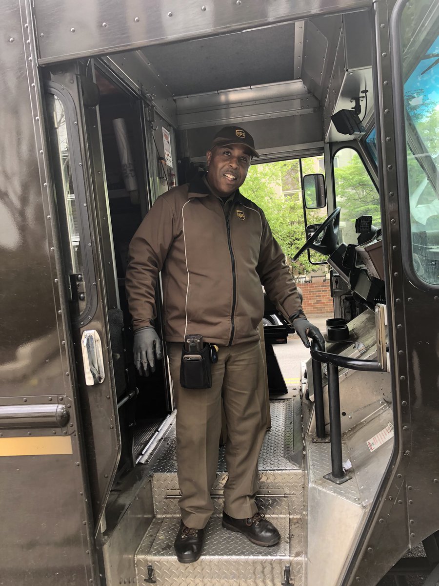 DelLipscombe's tweet photo. Steve did a great job using 3 points of contact and folding in his mirror when stopped. #livesafely #ThanksForDelivering https://t.co/XHLGQUPIRQ