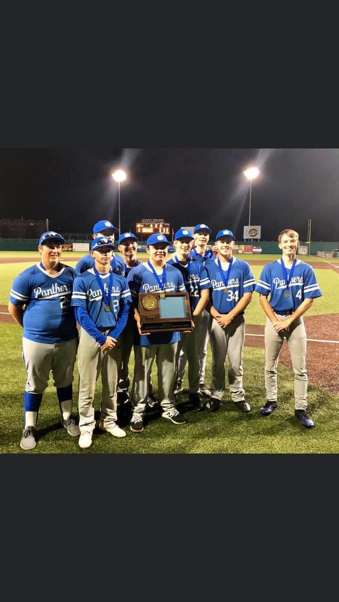 SRbaseball16's tweet photo. Let’s tip our caps to our Seniors! What a huge role they have played in our success the past several seasons! 👏🏻#mshslSeniorSalute https://t.co/x9WyHdA09F