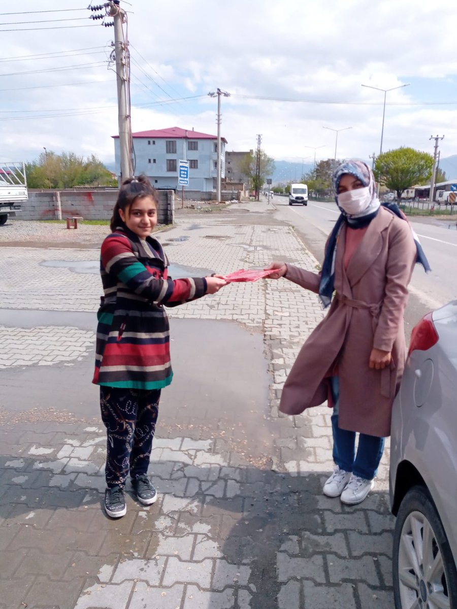gd_halk's tweet photo. Valiliğimizin koordinesinde Iğdır İl Halk Kütüphanesi olarak 11-14 yaş arası okuyucularımızı kitapla buluşturduk. Sayın Valimize ve desteğini esirgemeyen İl Kültür Müdürlüğü'ne  teşekkür ederiz.
#evdekal
#kitaplakal
@AhmetMisbah @IgdirIl  @valiunlu @igdirvaliligi https://t.co/HVB4kQSdYW