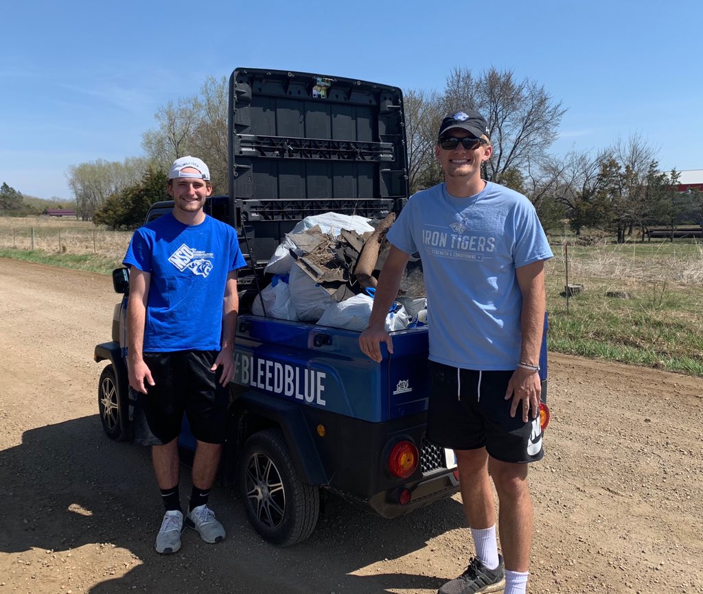 tate_larson55's tweet photo. Cleanup Crew #DWUCares https://t.co/5LQAY5ZLGF