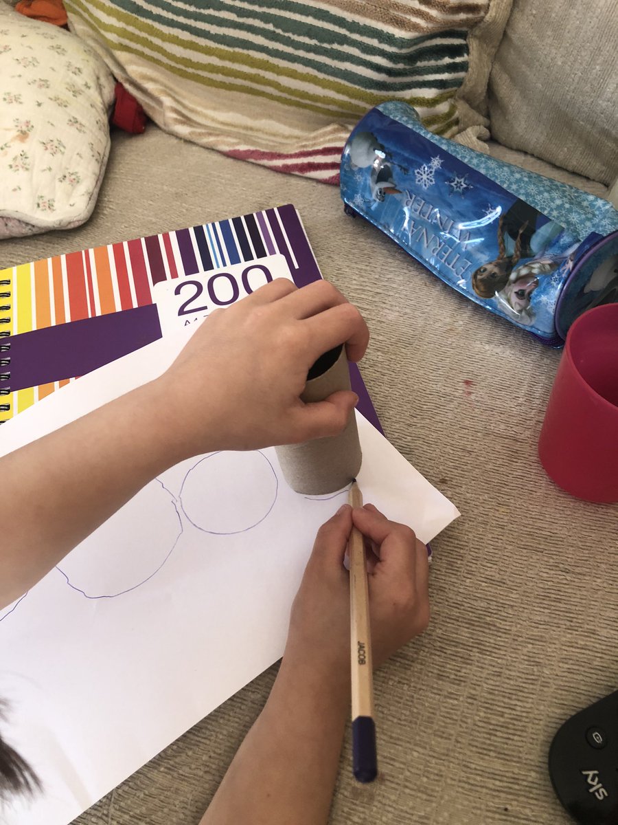 leanne_ryallxx's tweet photo. Finding circular items around the house to draw our hungry caterpillar #NantYrAber #MissDavies #MissThomas @Ysgol_y_Castell #homeschooling https://t.co/leegBsoEgt