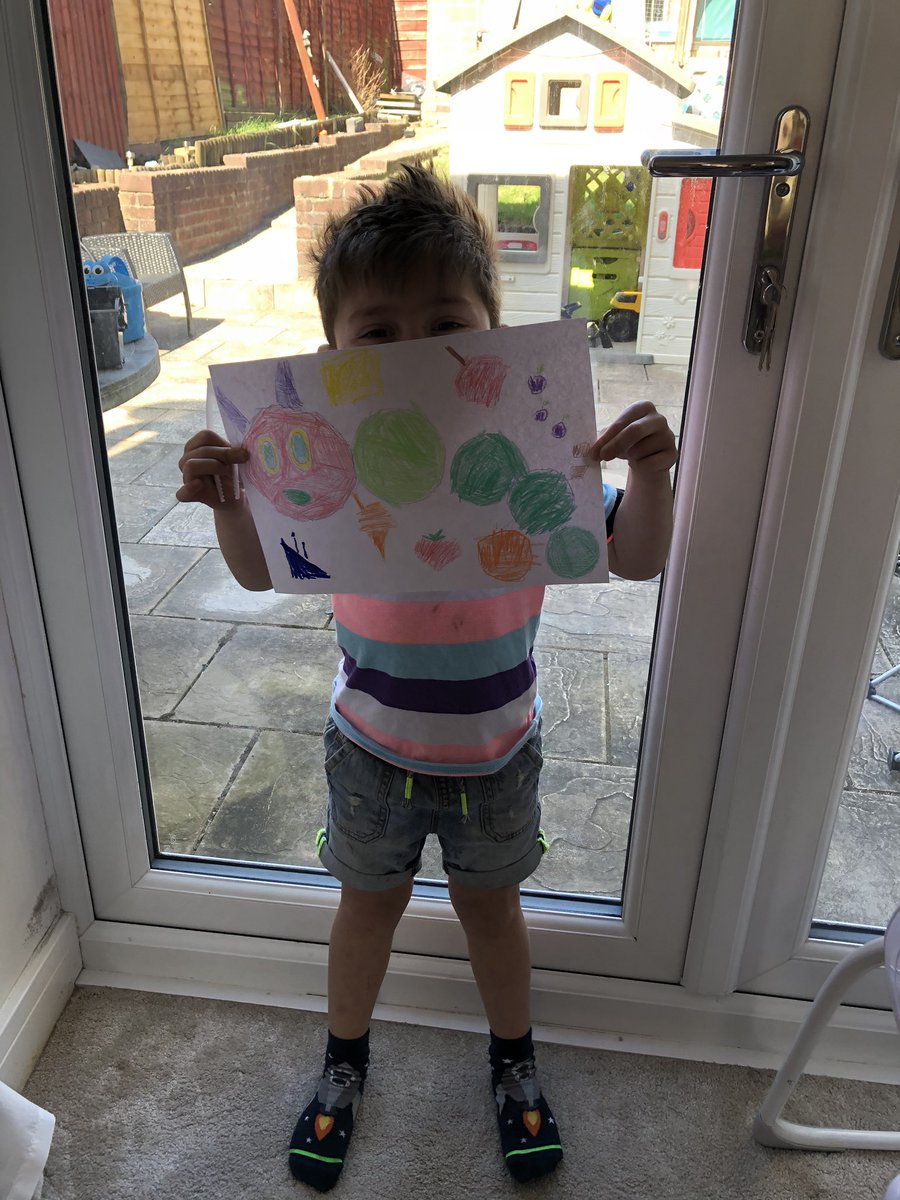 leanne_ryallxx's tweet photo. Finding circular items around the house to draw our hungry caterpillar #NantYrAber #MissDavies #MissThomas @Ysgol_y_Castell #homeschooling https://t.co/leegBsoEgt