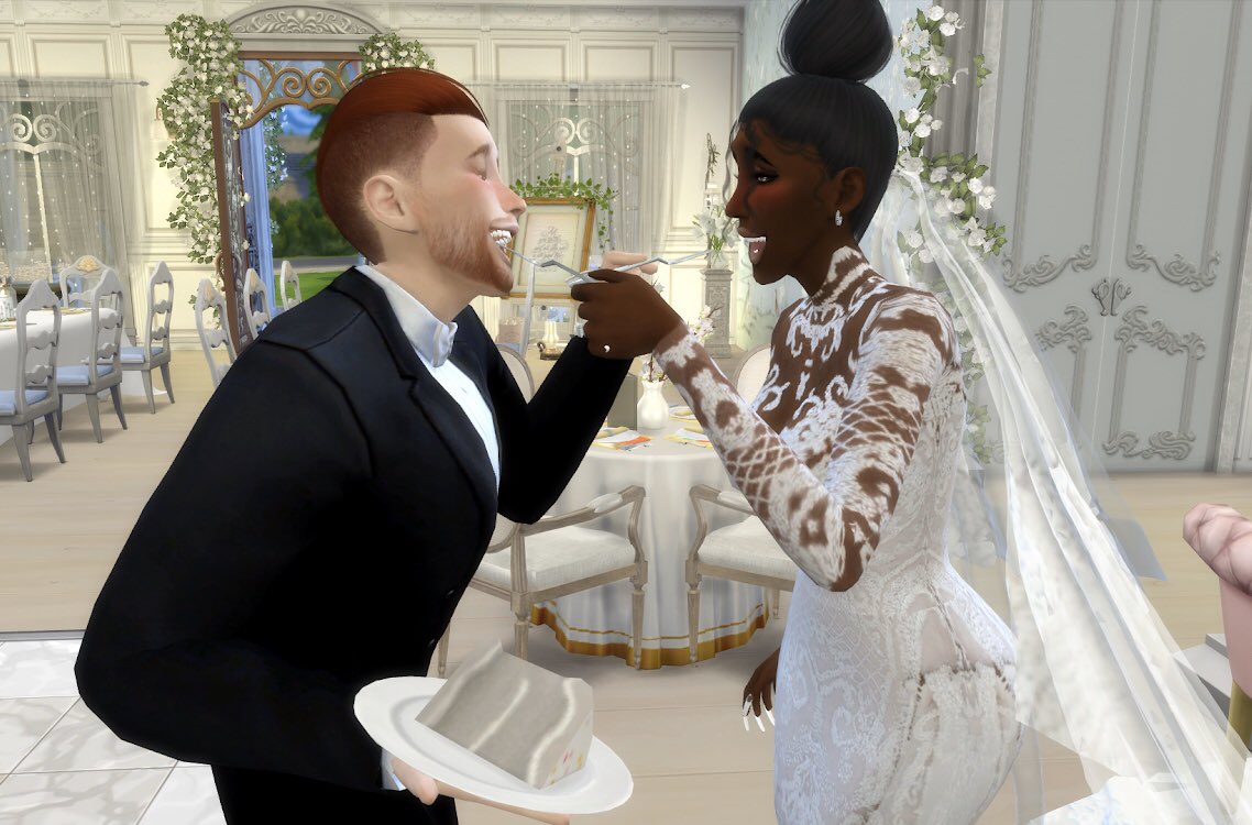 First Dance and cutting of the wedding cake  (they’re so cute I’m gonna DIE!!)