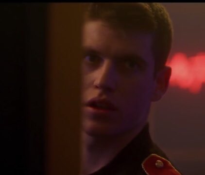 dannavstan's tweet photo. il modo in cui guzmán guardava nadia. 

that scene. https://t.co/6O9IZQupwf