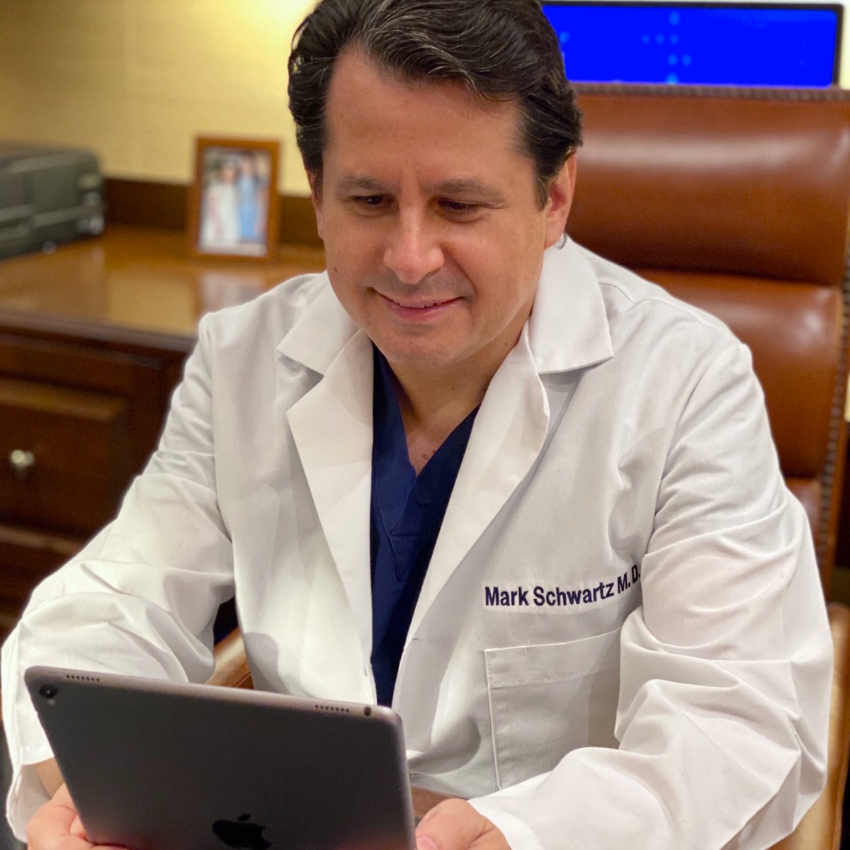 ✨GOOD NEWS!✨We are now scheduling virtual consultations. To schedule an appointment call or email us
📞 212-737-9090
📧 info@drmarkschwartz.com

#virtualconsultation #virtualconsults #socialdistancing  #plasticsurgery #plasticsurgeon #boardcertifiedplasticsurgeon #nyc #ues