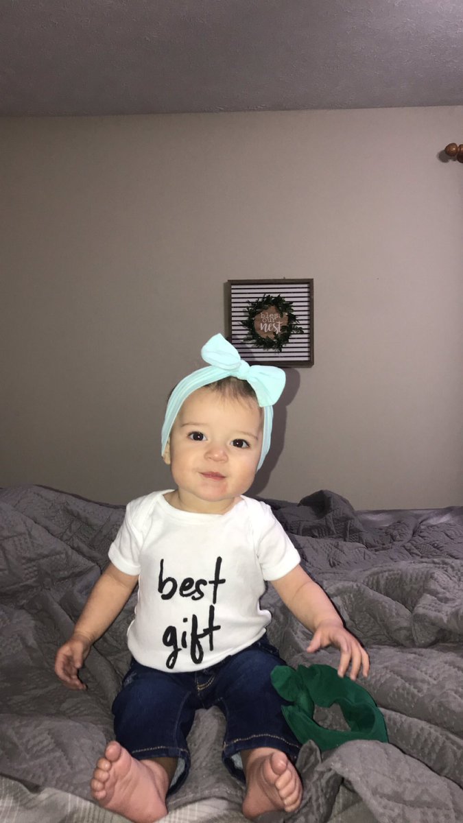 whitneyytillis's tweet photo. the best gift ever •• 💐 #lakelynparis ✨ https://t.co/5TD2cdgkav