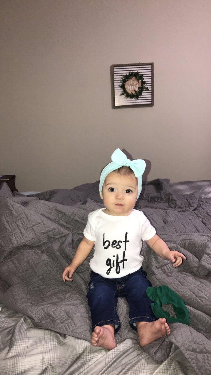whitneyytillis's tweet photo. the best gift ever •• 💐 #lakelynparis ✨ https://t.co/5TD2cdgkav