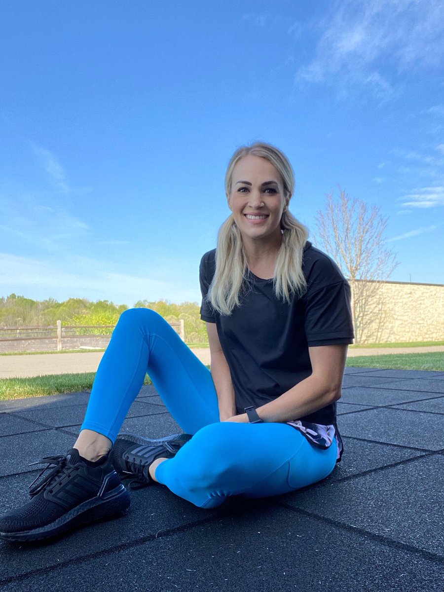 Carrie Underwood on X: "When the weather is nice, outdoor workouts are a  must! ☀️ #ChooseYou #StayThePath https://t.co/JmwllvnNrf" / X