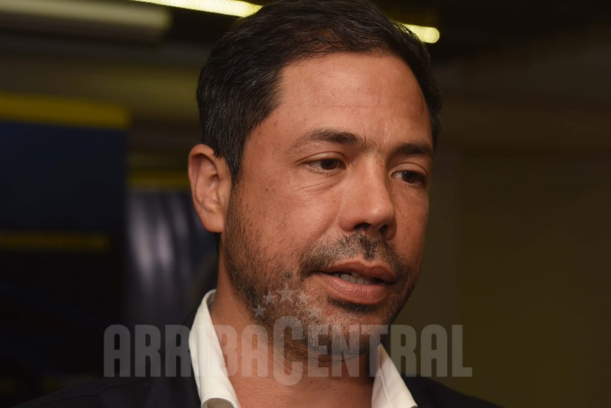 ArribaCentral's tweet photo. Instagram Live confirmados para lo que resta de la semana. 

Miércoles 29 desde las 20, el presidente de Rosario Central @RodoDipollina charlará con @EmiAllegri.

Viernes 1 de Mayo, mano a mano desde las 19 con @AyelenStepnik y su labor en nuestra institución.

Los esperamos!!!! https://t.co/ssdqRHluIl