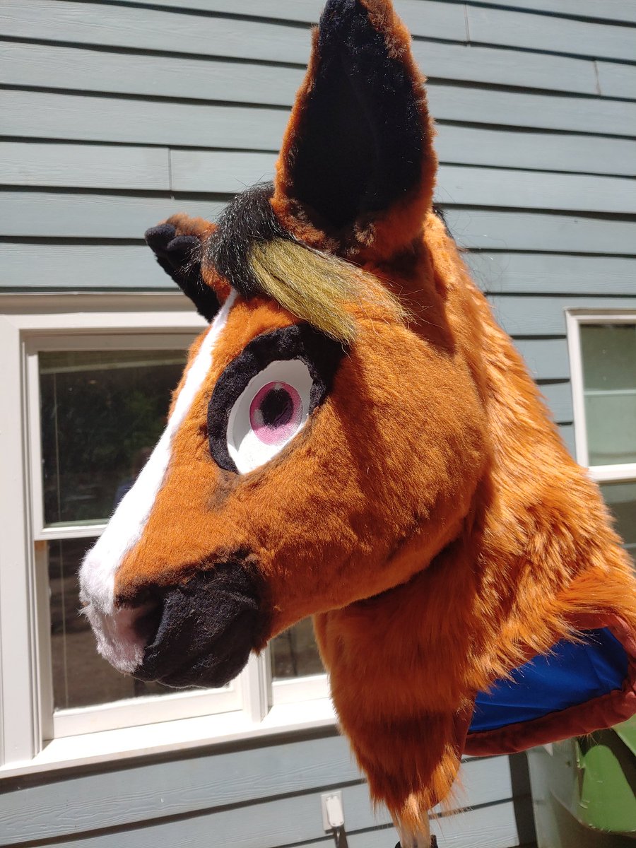 Just had the pleasure of working with @gamerhoss to bring to life his amazing sona. Introducing the newest add to the Horsetales family!
(This head is made from a modified kandorian base @Keeatah )
#fursuit 
#hoofedfursuits